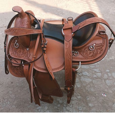 Calling all horse enthusiasts! Check out our handmade Western Horse Pleasure Saddle, available in sizes 14"-18". Perfect for gaited horses and all events. We also have a bulk pack of 10 Shwann Heavy Duty Leather Braided Dog Leashes, 6ft x 3/4", ideal for medium to large-sized dogs. Free shipping included! 🐴🐶 #WesternHorseSaddle #DogLeash #Handmade #FreeShipping #HorseEnthusiast