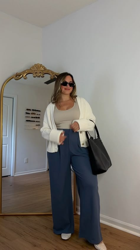 Flowy Pants Outfit Midsize, Midsize Middle Age Fashion, Plus Size Modern Outfits, Casual Wide Leg Trousers Outfit, Midsize Trousers, Office Outfits Midsize, Navy Blue And Green Outfits, Work Outfits Curvy Women, Simple Fall Fits