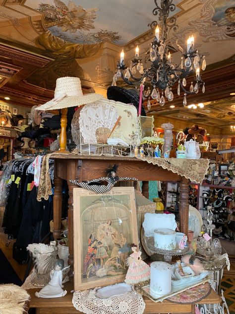 Antique Mall Aesthetic, Antique Shopping Outfit, Antique Astethic, Antique Shopping Aesthetic, Antiquing Aesthetic, Vintage Shop Aesthetic, Antique Shop Aesthetic, Antique Store Aesthetic, Vintage Items Antiques