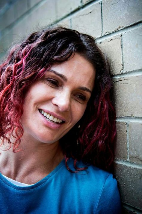 Bea Smith Wentworth, Libby Tanner, Wentworth Tv Show, Bea Smith, Danielle Cormack, Wentworth Prison, Fictional Women, Medium Curly, Cute Simple Hairstyles