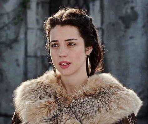 Reign Gif, Queen Mary Reign, Adelaide Kane Gif, Reign Mary, Reign Fashion, Royalty Aesthetic, Mary Stuart, Lady In Waiting, Adelaide Kane