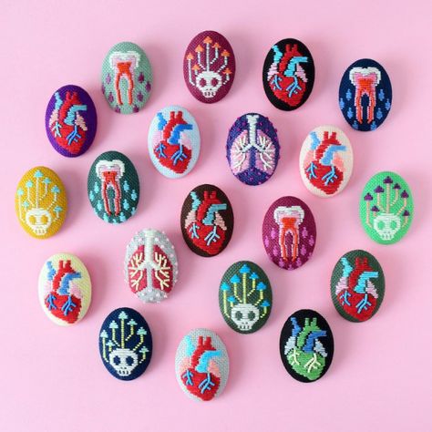 Embroidered Anatomy Brooches Michigan Forest, Pretty Embroidery, Diy Embroidery Kit, Craft Images, Beadwork Embroidery, Japanese Textiles, Wooden Pendant, Textile Artists, Diy Embroidery