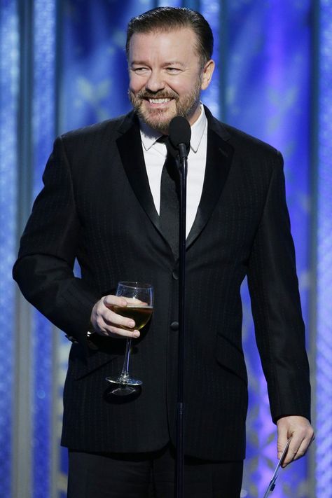 Ricky Gervais Really, Really Went There With His Caitlyn Jenner Joke at the Globes Golden Globes 2016, Study Philosophy, Ricky Gervais, Caitlyn Jenner, Amy Poehler, Tina Fey, Old Video, Golden Globes, Queen Elizabeth Ii