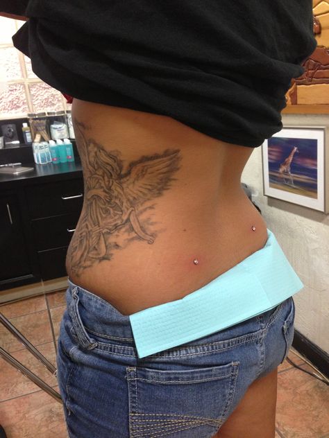 Back Pirsings, Back Thermal Piercing, Piercings Women Body, Back Dermal Piercing Plus Size, Back Dermals With Tattoo, Back Dermals Aesthetic, Front Dermal Piercing, Back Surface Piercing, Cool Body Piercings