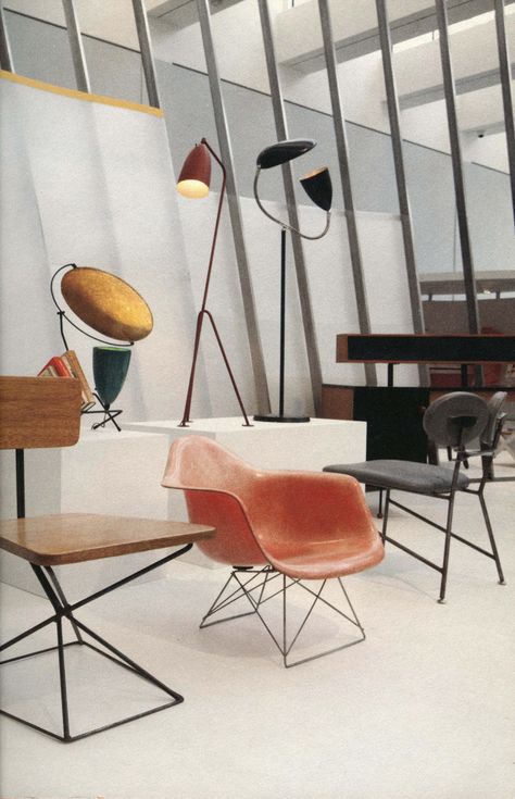 #Eames fiberglass chair, the model known as LAR, on display at Living in a Modern Way, exhibition at LACMA @hermanmiller @vitra @vitrahaus @dwrpins Eames Fiberglass Chair, Classic Chairs, Office Desk Chairs, Mid Century Aesthetic, Desk Chairs, Series Black, Studio Ideas, Ray Eames, Home Office Desk