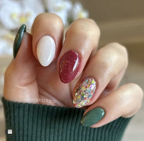 Holiday Dip Powder Nail Ideas, Glitter Nails Holiday, One Color Christmas Nails, Christmas Dip Manicure Ideas, Christmas Nails Different Colors, Christmas Nails Multi Color, Christmas Multicolor Nails, Dip Powder Nails Christmas 2023, Christmas Powder Dip Nails