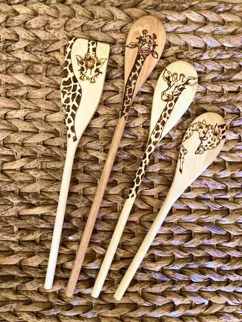 Wooden Spoon Crafts, Wood Burning Tips, Wood Burn Spoons, Wood Cookies, Wood Burn Designs, Pyrography Patterns, K Crafts, Spoon Crafts, Laser Engraved Ideas