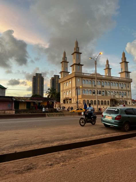 Guinea Country, Guinea Africa, Guinea Conakry, Village Photography, Round The World, Africa Travel, West Africa, Travel Inspo, Sierra Leone