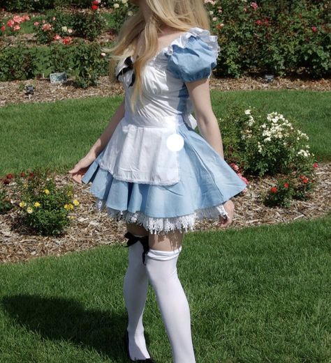 Blonde Halloween, Halloween Fashion Outfits, Alice Halloween, Alice In Wonderland Outfit, Blonde Halloween Costume, Iconic Halloween Costumes, Alice Costume, Alice Cosplay, Halloween Coustumes