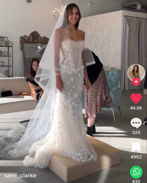 Hailey Bieber Wedding Dress, Hourglass Wedding Dress, Evermore Wedding, Statement Veil, Kim Kassas, Hailey Bieber Wedding, Bieber Wedding, Wedding Dress And Shoes, 2024 Wedding Dress