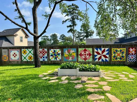 Barn Signs, Painted Barn Quilts, Barn Quilt Designs, Wood Barn, Barn Art, Fence Art, Barn Quilt Patterns, Casa Exterior, Barn Quilt