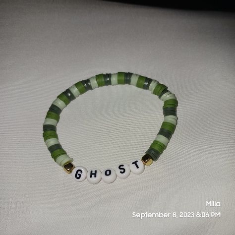 Ghost cod clay bead bracelet Beaded Aesthetic Bracelets, Grunge Clay Bead Bracelets, Clay Bead Bracelet Ideas Emo, Clay Bead Bracelet Ideas Pictures, Silly Bracelets, Pulseras Aesthetic, Ghost Cod, Ghost Riley, Diy Kandi Bracelets