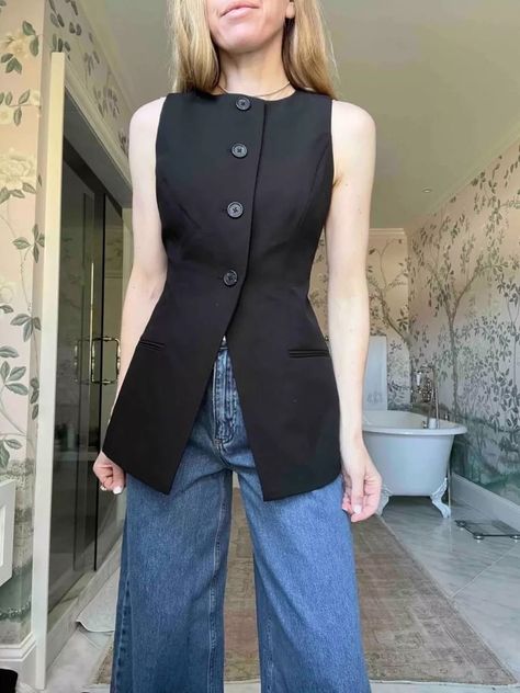 A Perfect Pair for Wide Leg Jeans Winter Waistcoat Outfit, Styling Black Vest, Black Waistcoat Outfit Women, All Black Summer Outfits, Black Waistcoat Outfit, Shopping Outfit Ideas, Waistcoat Outfit Women, Office Fashion Summer, Office Wear Outfit