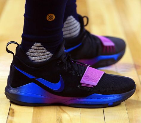 New color way of the PG1 Paul George Shoes, Zapatillas Nike Basketball, Spalding Basketball, Basketball Shorts Girls, Basketball Tricks, Ball Logo, Girls Basketball Shoes, Nike Free Runners, Sneaker Nike