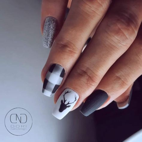 Nails With Deer Design, Deer On Nails, Deer Antler Nail Design, Deer Nail Designs Hunting Season, Truck Nails Designs, Deer Nails Designs, Western Nail Art Designs, Deer Hunting Nails, Hunting Nail Ideas