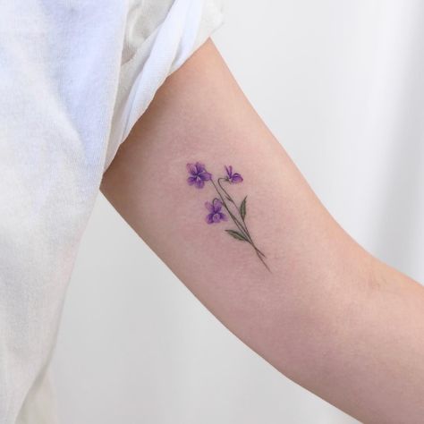 Tattoos Family, Purple Flower Tattoos, Violet Flower Tattoos, Violet Tattoo, Earthy Tattoos, 16 Tattoo, Tattoo Lion, Iris Tattoo, Female Tattoos