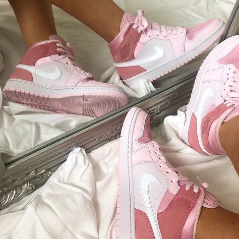 Air Jordan 1 Mid Digital Pink, Pink Jordans, Jordan 1 Shoes, Womens Basketball Shoes, Jordan Sneaker, Jordan Shoes Girls, Sneakers Jordans, All Nike Shoes, Shoes Sneakers Jordans