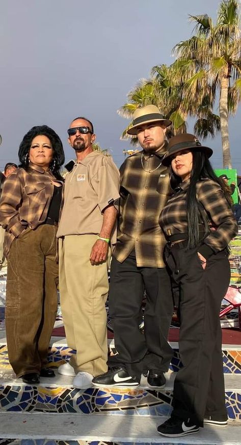 Chola Party, Chola Outfit, Gangster Outfit, Commission Ideas, Chicano Culture, 1940s Mens Fashion, Gangster Costumes, Chica Chola, Group Picture Poses