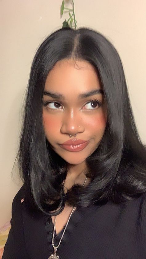 From Pixie to Rapunzel: A Journey Through Hair Lengths Pretty Wide Nose Women, Nose Piercing Wide Nose, Soft Grunge Makeup Black Women, Wide Nose Makeup, Wide Nose Aesthetic, Wide Nose Women, Wide Nose Beauty, Haircuts With Straight Hair, Croc Fits