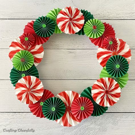 Wreath Out Of Paper, Wrapping Paper Wreath, Christmas Rosettes Paper Crafts, Rosette Christmas Tree, Paper Rosettes Christmas, Christmas Wreath Paper Craft, Paper Holly Wreath, Christmas Wreaths Diy Paper, Paper Wreaths Ideas