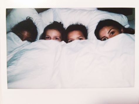 Tumblr polaroid sleepover pic Tumblr Polaroid, Best Friend Fotos, Friends Sleepover, Bff Pics, Friends Ideas, Photography Friends, Girl Sleepover, Polaroid Pictures, Best Friend Photos