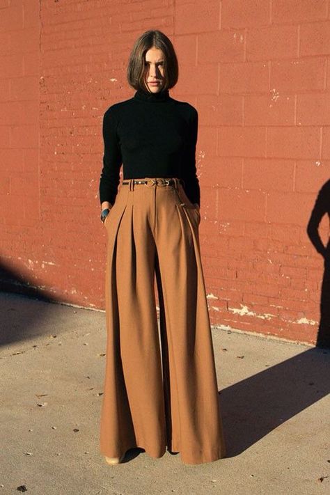 What to wear in these Season Events? – inbloombee Palazzo Pants Outfit, Wide Legged Pants, Haine Diy, Thrifted Outfits, Stil Inspiration, Modieuze Outfits, Black Turtleneck, Mode Hijab, Mode Inspo