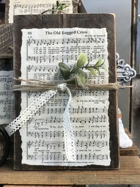 Things To Do With Old Hymnals, Crafts Made From Old Hymnals, Hymn Crafts Diy, Hymn Art Diy, Old Bibles Decor Ideas, Hymn Pages Crafts, Hymn Book Crafts, Diy Hymnal Crafts, Crafts Using Hymnal Pages