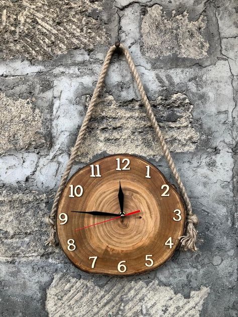 Diy Wooden Clocks Ideas, Wooden Things To Make, Wooden Wall Clock Design, Wood Clock Design, Handmade Wall Clocks, Diy Clock Wall, Diy Wooden Projects, Hallway Ideas Entrance, Craft Room Decor