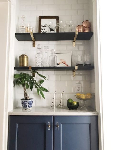 Bar Nook Styling, Black Floating Shelves Bar, Home Bar Shelf Styling, Kitchen Bar Shelf Ideas, Modern Bar Shelves Ideas, Nook Shelving Ideas, Dry Bar With Shelves, Kitchen Nook Shelves, Bar Nook Decor