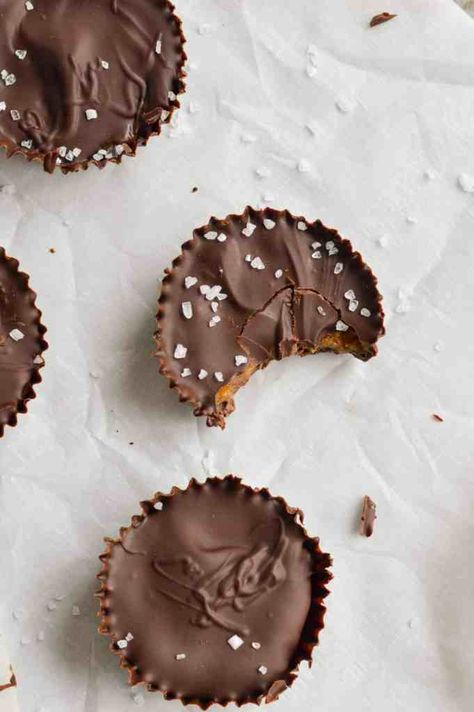 protein peanut butter cups Protein Peanut Butter Cups, Perfect Bar Recipe, Perfect Bars, No Bake Protein Bars, Healthiest Protein Powder, High Protein Peanut Butter, Chickpea Cookie Dough, Protein Peanut Butter, Healthy Peanut Butter Cups