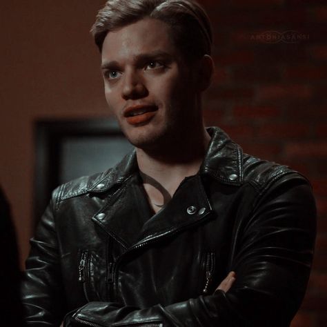 Jace Herondale Shadowhunters, Dominic Sherwood Aesthetic, Jace Wayland Dominic Sherwood, Jace Wayland Aesthetic, Dominic Sherwood Shadowhunters, Shadowhunters Aesthetic, Clary Fairchild, Jace Herondale, Harry Shum Jr