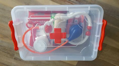 There's A Doctor In All Of Us: DIY Doctor's Kit For Kids — Steemit Play Doctors Office, Kids Doctor Kit, Diy Doctor, Quiet Play, Playing Doctor, I Love Games, Diy Office, Diy Toddler, Doctor Office