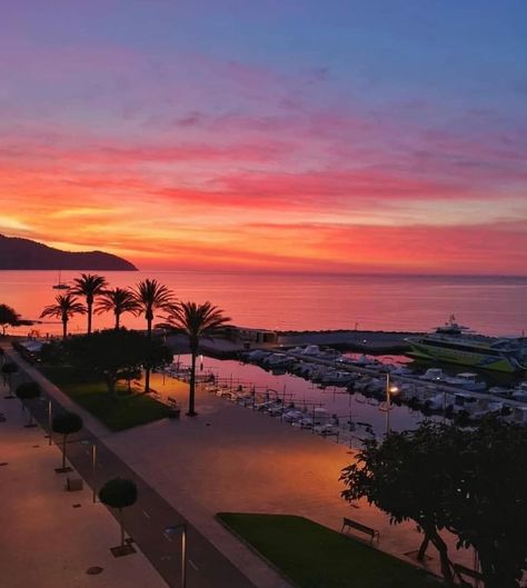 Cala Bona Majorca, Majorca Aesthetic, Majorca Spain, Grad Trip, Dream Holidays, Instagram Feed Inspiration, Balearic Islands, Family Holidays, Red Sky