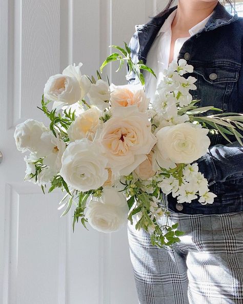 This all-white bridal bouquet sets a romantic vibe and highlights our White O'Hara & White Cloud garden roses! (design by @monarchandmarigoldstudio) White Cloud Rose Bouquet, White Ohara Rose, O Hara Rose, Cloud Garden, 2025 Wedding, Roses Design, Love Lily, White Bridal Bouquet, Lily Bloom