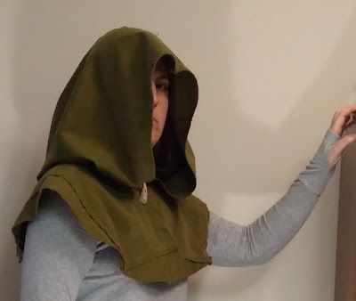 How to make a simple medieval hood from cloth napkins Diy Robin Hood Costume, How To Make A Hood, Medieval Hooded Costume For Cosplay Events, Medieval Shirt Pattern Free, Medieval Hood, Viking Hood Pattern Sewing, Medieval Hooded Outerwear For Larp, Midevil Hood Pattern, Medieval Hood Pattern