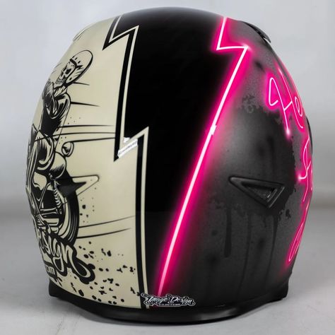 Decorated Motorcycle Helmet, Motorcycle Helmet Paint Ideas, Helmet Design Ideas, Custom Bike Helmets, Helmets Design, Custom Helmet Paint, Motorcycle Helmets Art, Beginner Motorcycle, Custom Helmet Design