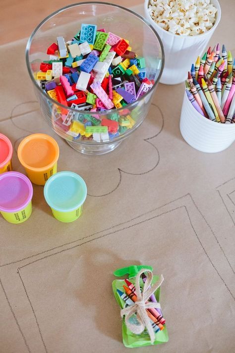 Tips for a Ridiculously Easy Table to Keep Kids Entertained for any Party! Create a fun and enjoyable table for kids to craft, draw, play and eat… without leaving a mess! Kids Table Wedding, Wedding Activities, Kids Table, Simple Table, Kid Table, Lego Friends, Wedding With Kids, Craft Table, Easy Kids