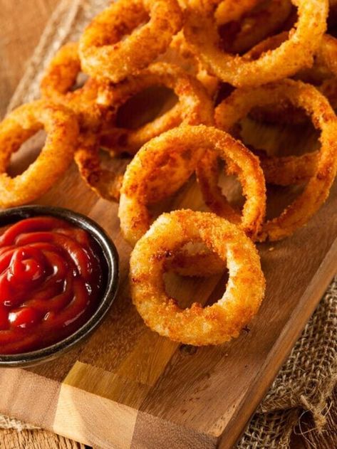 Fried Onion Rings Recipe, Battered Onion Rings, Fried Onion Rings, Blooming Onion Recipes, Homemade Onion Rings, Onion Rings Recipe, Yummy Pie Recipes, Hello Fresh Recipes, Buttermilk Recipes