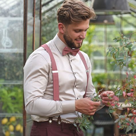 Bring a boho vibe to your wedding outfit with these beautiful pink suspenders and matching bow tie from Sir Redman. Add color to your special day and show your stylish side!🐓 . #sirredman #bohemianwedding #groomstyle #pinkbraces #weddingfashion #wedding #love #weddingday #weddingphotography #weddinginspiration #weddingphotographer #weddings #engaged #weddingideas #weddingplanning #weddinginspo #bridetobe #instawedding #ido #engagement #weddingplanner #brideandgroom #groomsmen Casual Groomsmen Attire, Pink Braces, Pink Groomsmen, Casual Groomsmen, Suspenders Outfit, Pink Suspenders, Dusty Pink Weddings, Suspenders Men, Party Inspo