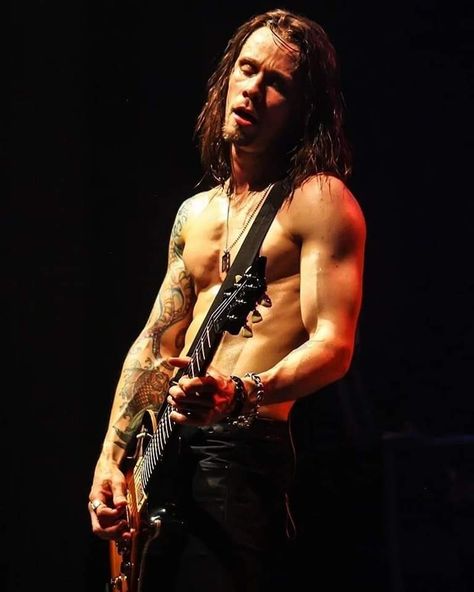 Alter Bridge, Rock Aesthetic, Guitarist, Rock N Roll, Music Artists, A Man, Photo Editing, Bridge, Wonder Woman