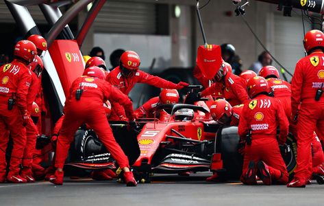 How much does an F1 pit crew member earn? F1 Pit Crew, Pit Crew, F1 News, Soccer Games, The Pit, Crew Members, Formula One, One Pic