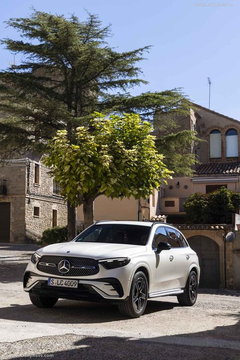 2023 Mercedes-Benz GLC 220d | DailyRevs Coupe, 2023 Mercedes Glc, Mercedes Suv 2023, Mercedes Benz Glc 2023, Mercedes Glc Suv, White Mercedes Suv, Glc 300 Mercedes Benz, Mercedes Glc 2023, Gwagon Mercedes Aesthetic