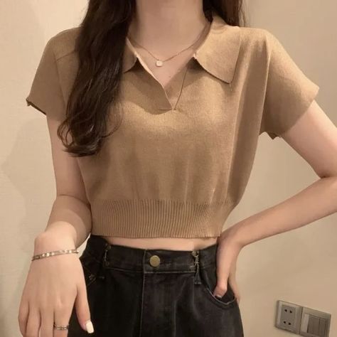 Hippona - Short-Sleeve Collared Knit Top Korean Crop Top Outfits, Korean Tops Outfits, Basic Top Outfit, Collared Knit Top, Colored Pants Outfits, Knitted Top Outfit, Outfit Korean Style, Outfit Streetwear, Casual Day Outfits