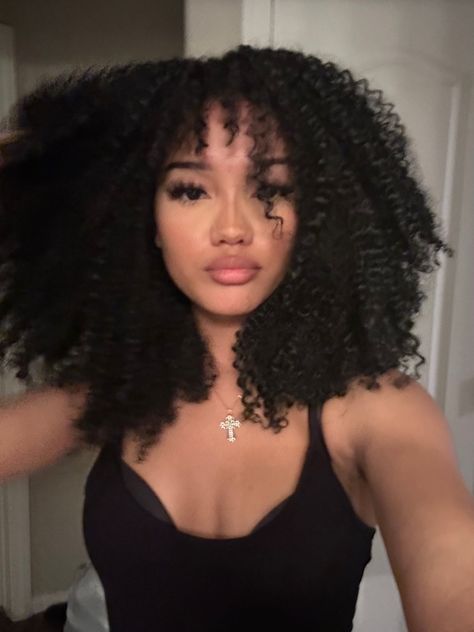 4b Hair With Bangs, Big Curly Hair Aesthetic, Curly Hair Bangs Black Women, Curly Afro Aesthetic, Big Curly Hair With Bangs, Curly Fringe Hairstyles, Long Curly Hair With Bangs And Layers, Curly Hair Light Skin, Natural Hair Prom