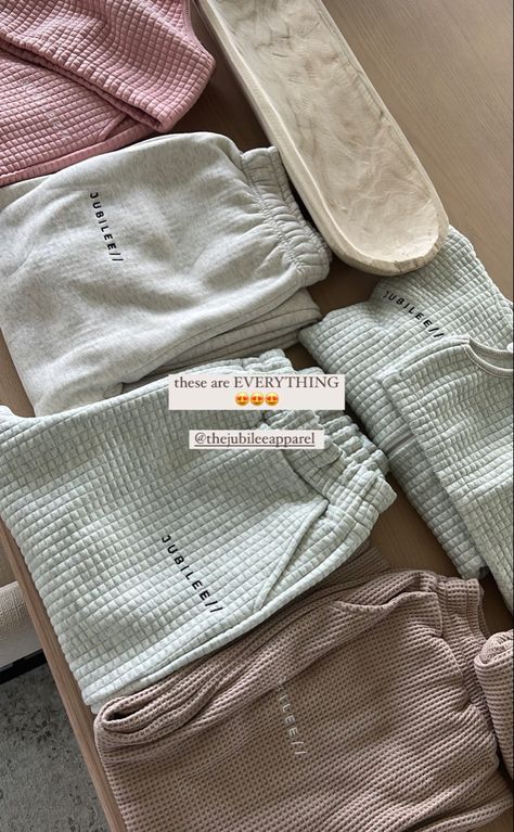 Pr Instagram Stories, Pr Package Clothing, Pr Packages Aesthetic Clothing, Pr Boxes, Luxury Brand Packaging, Aesthetic Influencer, Pr Package, Influencer Aesthetic, Elegant Outfit Classy