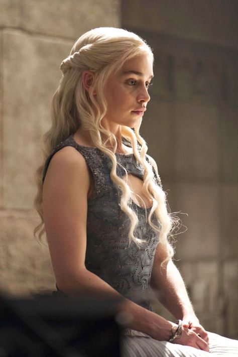 Khaleesi, queen of braids: see her 12 best hair moments on Game of Thrones. Daenerys Hair, Targaryen Hair, Khaleesi Hair, Viking Braids, Game Of Throne Daenerys, Margaery Tyrell, Viking Hair, Targaryen Aesthetic, Cersei Lannister