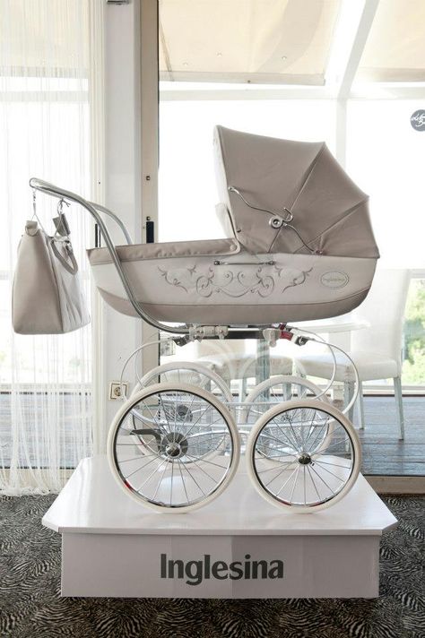 inglesina Stroller Aesthetic, Rich Mom, Mom Dr, Mom Aesthetic, Baby Buggy, Baby Gadgets, Baby Room Inspiration, Baby Prams, Baby Necessities