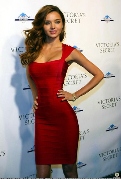 miranda kerr Victoria's Secret, Miranda Kerr, Herve Leger, Red Bandage Dress, Fest Outfits, Herve Leger Dress, Chanel Couture, Bandage Dress Bodycon, Looks Street Style