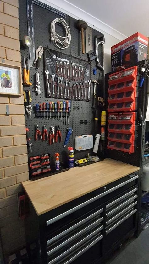 🔧 Garage Glory: Elevate Dad's domain with must-have gifts for his garage. From tools to gadgets, discover items that turn his garage into a haven of efficiency and style. #GarageGifts 🛠️🎁 Garage Work Station, Garage Gifts, Garage Workshop Layout, Garage Storage Inspiration, Garage Gift, Garage Design Interior, Garage Organisation, Garage Workshop Organization, Garage Atelier