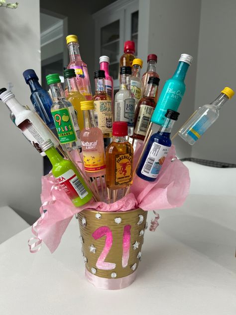 Liquor Birthday Party Ideas, Small 21st Birthday Gifts, Hawaii 21st Birthday, Bouquet Of Shots, 21st Alcohol Ideas, Good 21st Birthday Gifts, Bestie 21st Birthday Gifts, 21st Bottle Ideas, Alcohol Bottle Decorations 21st Birthday